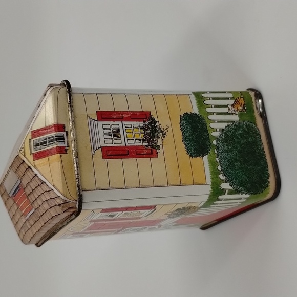 Nestle Tollhouse Metal Tin Container House Red Door Welcome Guest Tiny Can - Picture 2 of 9